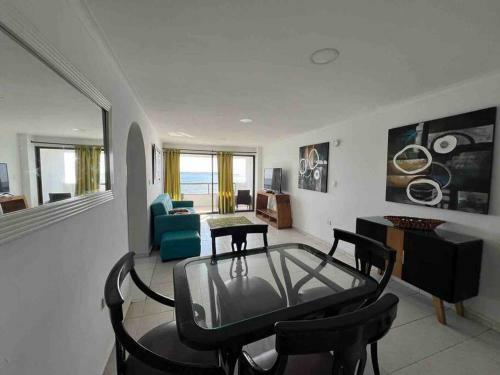 Apartamento Charming Beachfront Apt With Sea View & Pool