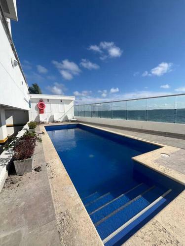 Apartamento Charming Beachfront Apt With Sea View & Pool