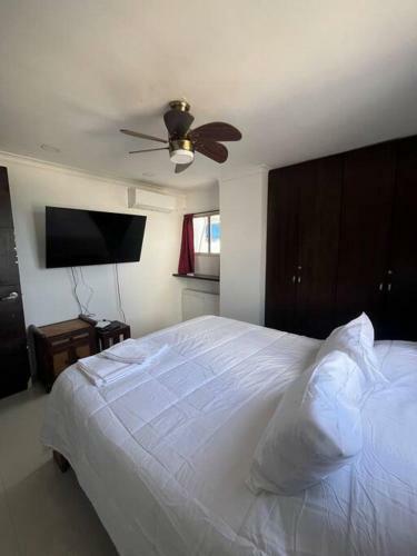 Apartamento Cozy Beachfront Apt Great Views & Pool
