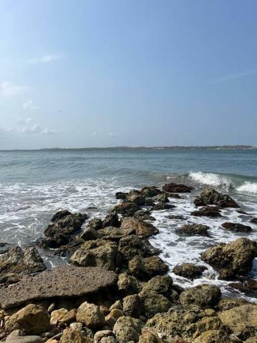 Apartamento Cozy Beachfront Apt Great Views & Pool