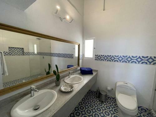 Blue House - Beachfront Luxury House With 8 Bedrooms