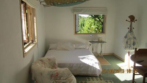 Caba�a De Adobe En Lago Rapel