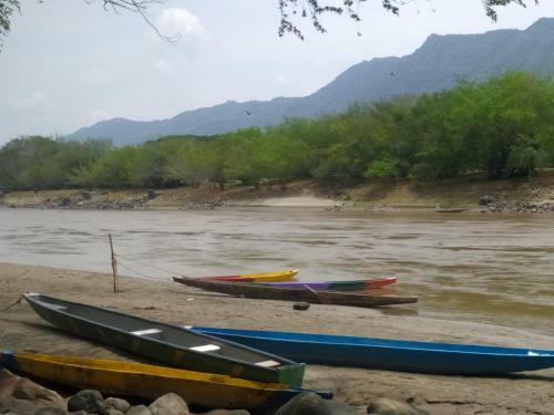 Casa Rio Y Monta�a