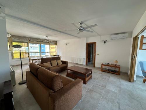 Ba12-2, Gran Apartamento Con Terraza Muy Cerca De