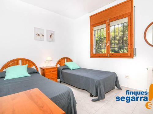 Casa El Vendrell, 3 Dormitorios, 8 Personas - Es-320-23