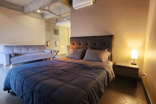 Intimate Apartment With Balcony & Stunning Views!