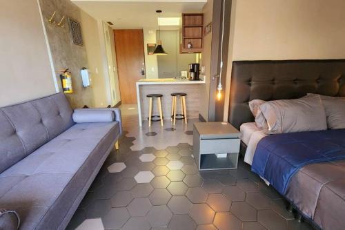 Intimate Apartment With Balcony & Stunning Views!