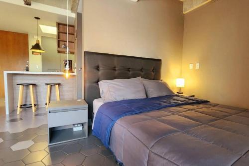 Intimate Apartment With Balcony & Stunning Views!