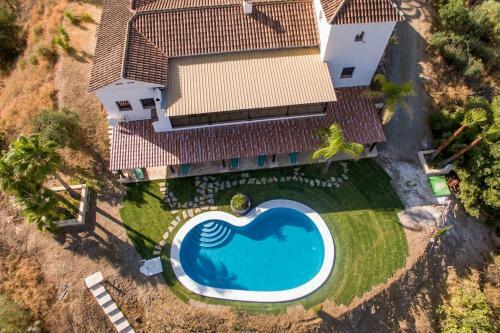 Mansion With Private Pool, Partly But Fully Private !