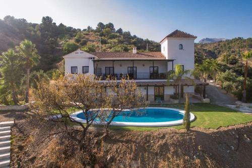 Mansion With Private Pool, Partly But Fully Private !