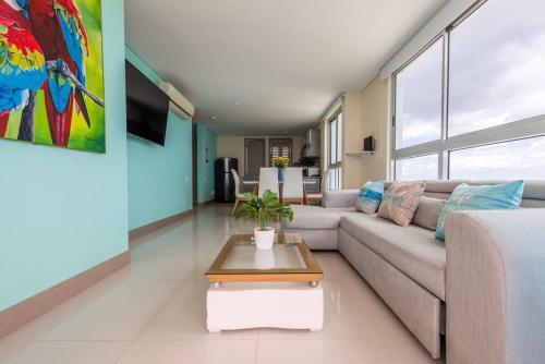 29th Floor Beachfront Apartment In Bocagrande!