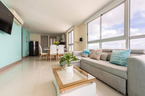 29th Floor Beachfront Apartment In Bocagrande!