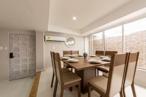 Spacious And Lovely Apartment
