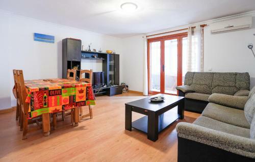 Gorgeous Apartment In Torrevieja With Kitchenette