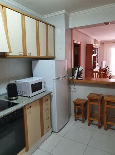 Spanish Style Apartment Near The Beach With Garage