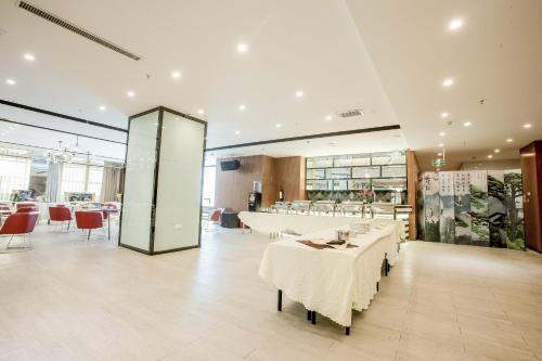 Zhengzhou Zmax Hotel