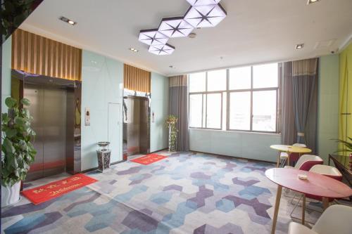 Zhengzhou Zmax Hotel