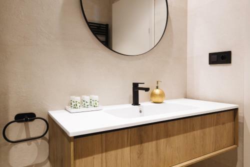 R26 Suites By Magno Apartments
