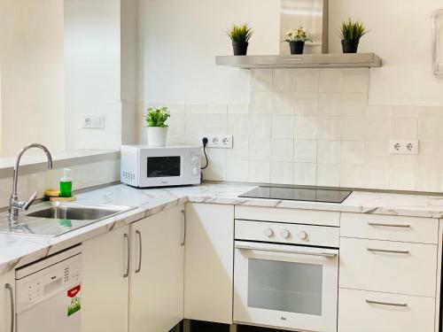 Flamenca Triana - Apartamento Totalmente Equipado Wifi 2d Sofas Camas 2 Ba�os