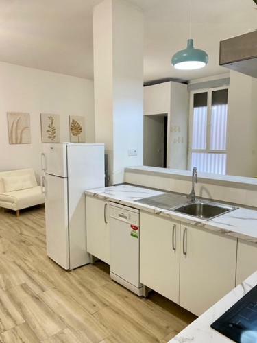Flamenca Triana - Apartamento Totalmente Equipado Wifi 2d Sofas Camas 2 Ba�os