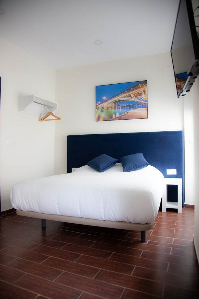 Hotel Noches En Triana