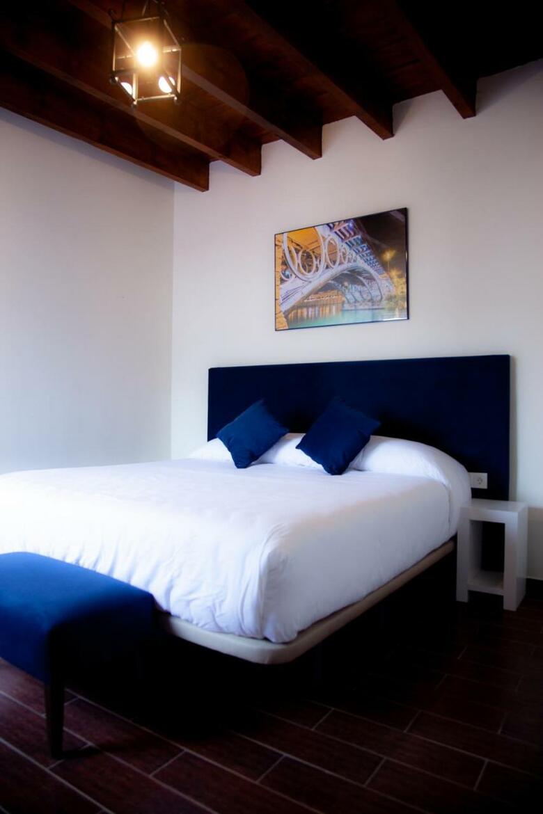 Hotel Noches En Triana