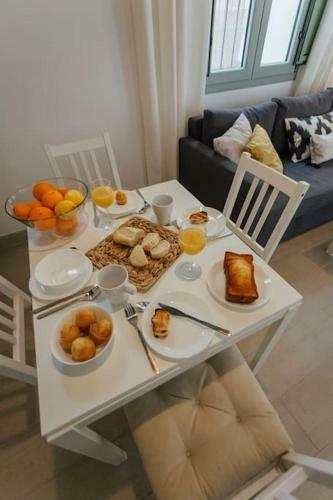Komodo Gran Poder - Penthouse With Private Pool And Cozy Twin Bedroom Central Apartment