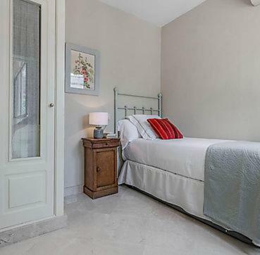 Fam Sevillian Townhouse