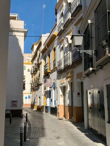 Fam Sevillian Townhouse