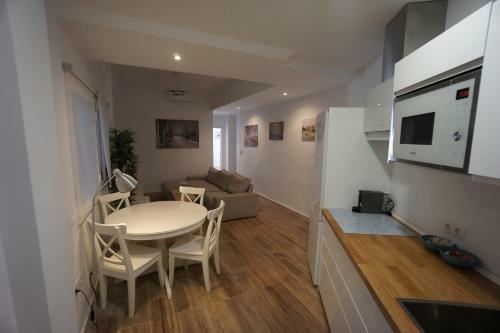 Rentalsevilla Espacioso Y Acogegor Apartamento De 3 Dormitorios