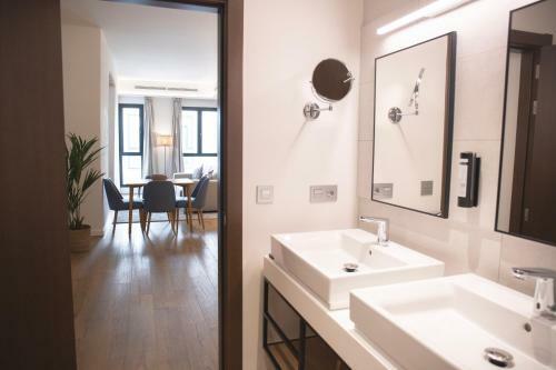 Nqn Aparts & Suites Sevilla