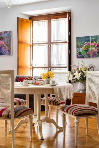 Cathedral Apartment, First Floor