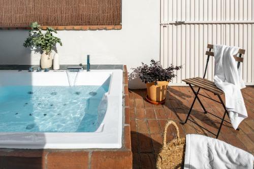 Magno Apartments Robles With Bath Tub And Private Parking