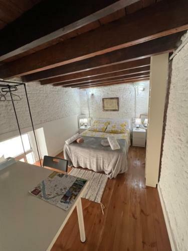 Airbhouse Private Rooms & Apartments