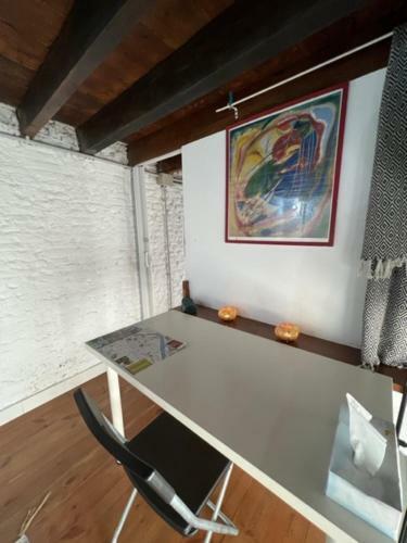 Airbhouse Private Rooms & Apartments