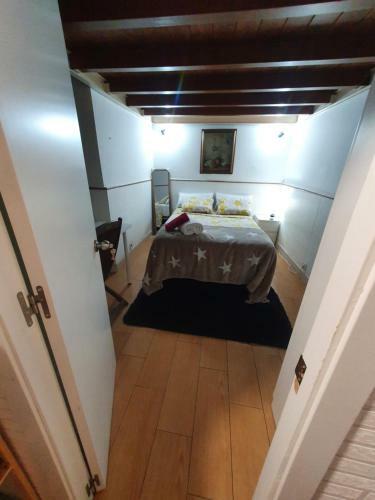 Airbhouse Private Rooms & Apartments