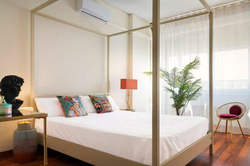 Monkeys Apartments La Campana Suites