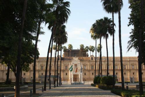 San Luis Downtown & Pool Apartment