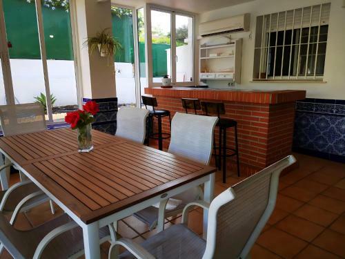 Chalet Con Jard�n, Piscina Privada Y Parking