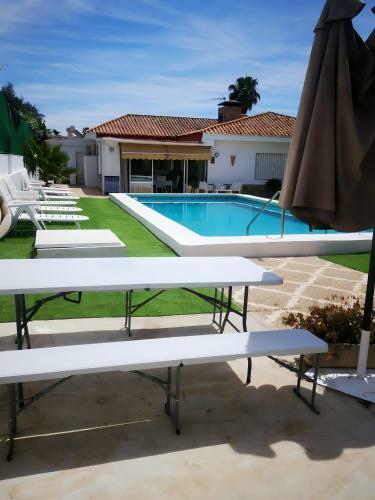Chalet Con Jard�n, Piscina Privada Y Parking