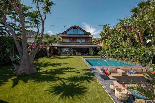 Villa Barcelona�s Tropical Oasis