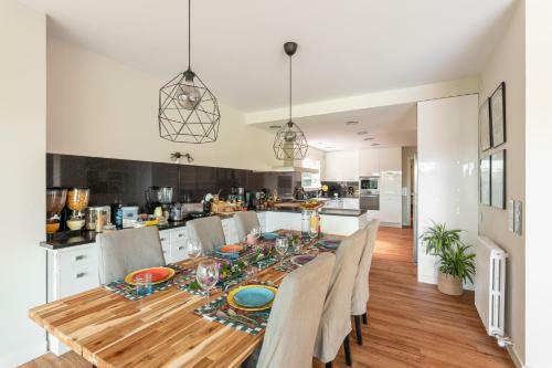 Villa Barcelona�s Tropical Oasis
