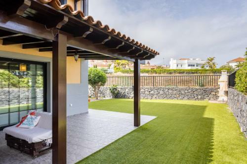 Pretty Family House With Swimming Pool