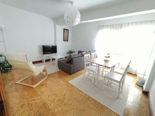 Apartamento Piso Soleado, Pr�ximo Al Centro, 8 Plazas Y F�cil Aparcamiento