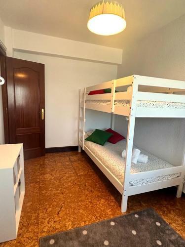 Apartamento Piso Soleado, Pr�ximo Al Centro, 8 Plazas Y F�cil Aparcamiento