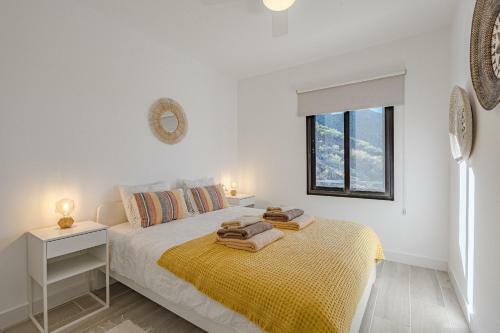 Cliff Haven Sea View Apartment - Adults Only