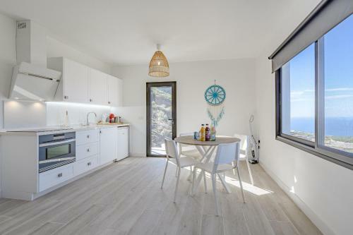 Cliff Haven Sea View Apartment - Adults Only