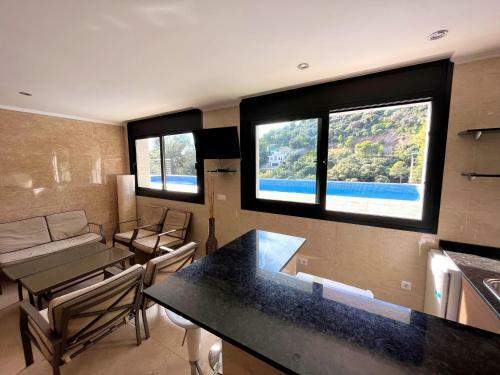 Villa De Lujo Con Vistas Al Mar Y Piscina Privada