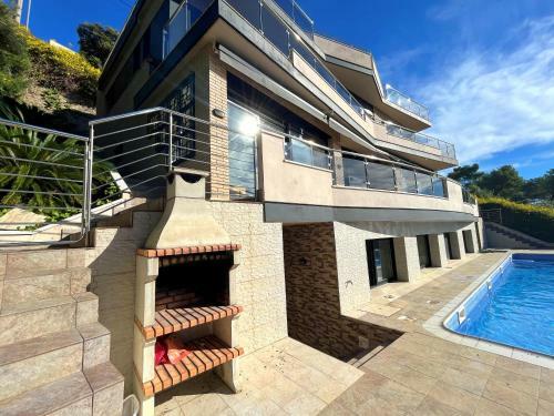 Villa De Lujo Con Vistas Al Mar Y Piscina Privada