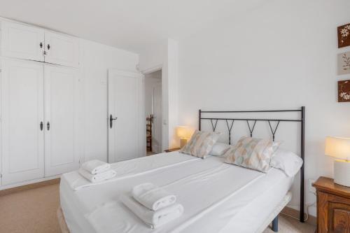 Apartamento La Campana Townhouse With Pool Ref 222